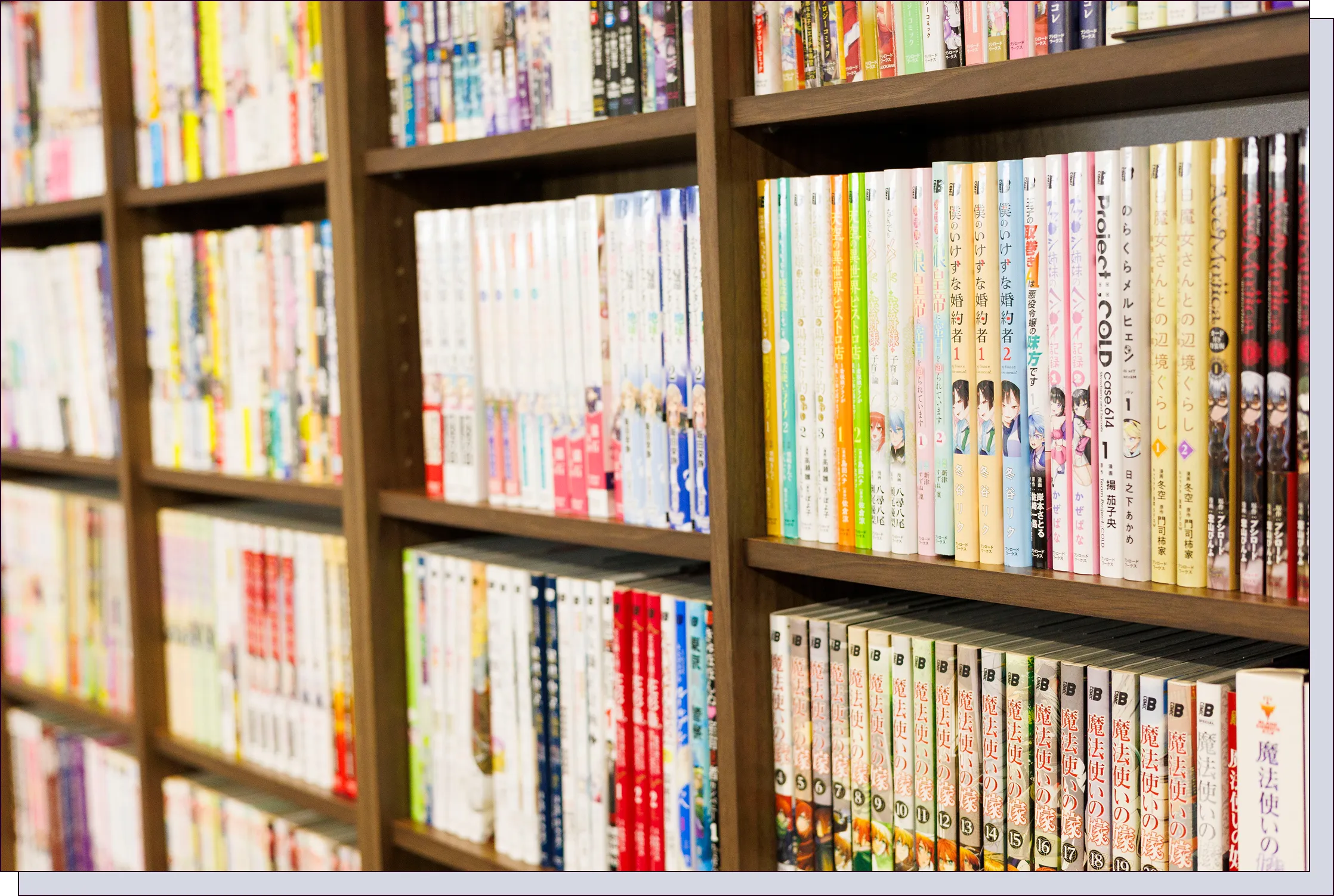 本が積み重なった画像